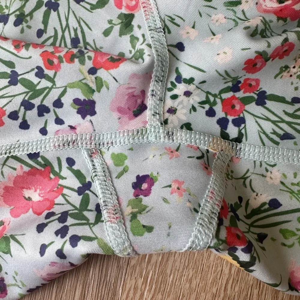 ALICE + OLIVIA  floral bike shorts - Picture 5 of 7